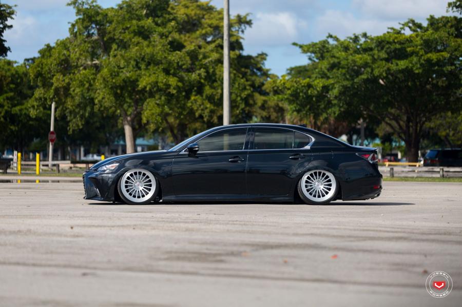  Lexus GS on Vossen Wheels (LC-106) 2016 года  (фото 21 из 61)